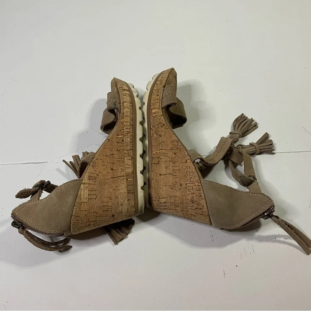Minnetonka Boho Bohemian Casual Cork Wedge Sandal Shoes Size 8 Tassel Decoration